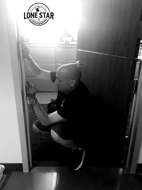 Lone-Star-Residential-Locksmith-in-Texas-BW